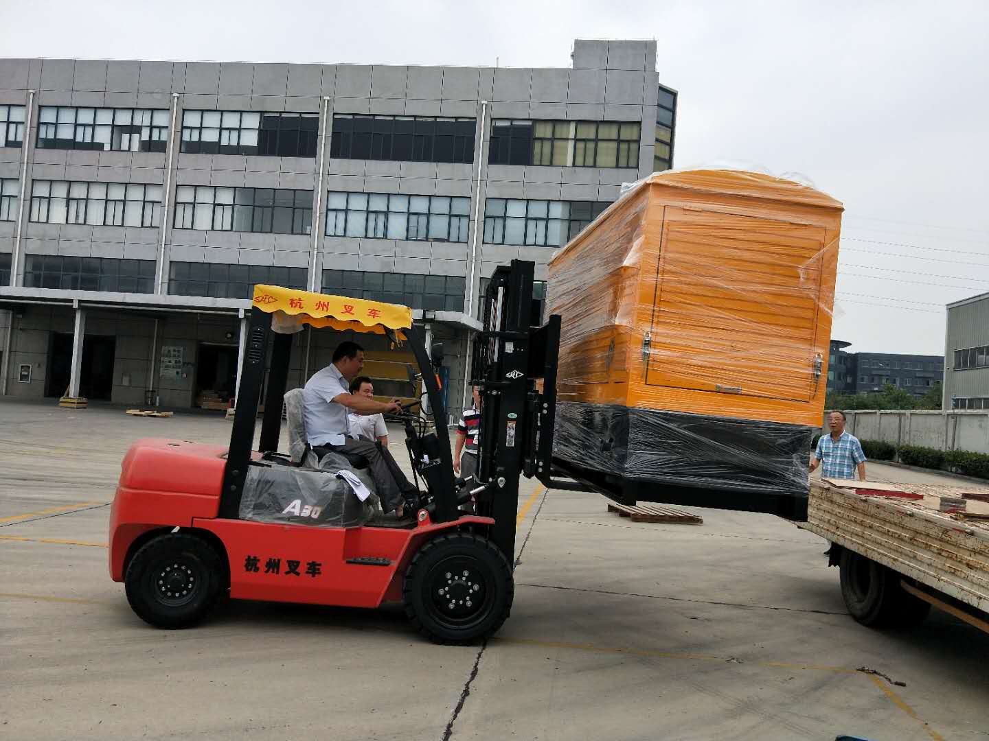 150KW 柴油發(fā)電機組陸續(xù)發(fā)貨中......