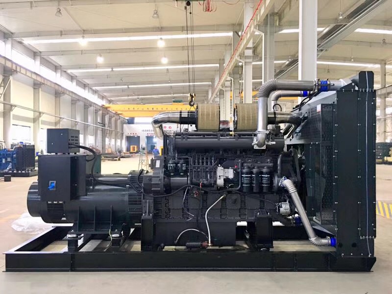 湖北用戶(hù)采購(gòu)的奔馳/MTU800kw柴油發(fā)電機(jī)組安裝調(diào)試完畢！